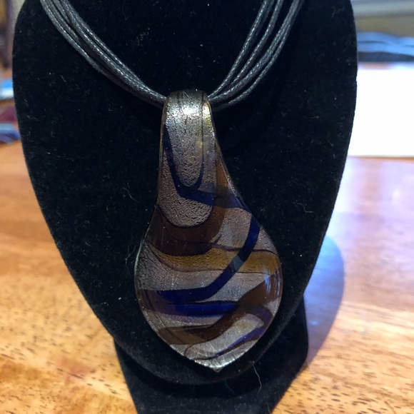 Tear drop silver swirl pendant - Picture 1 of 3